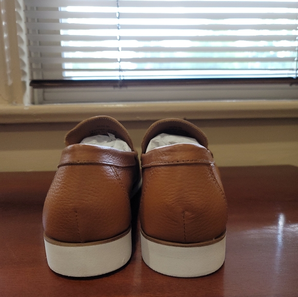 NIB. Driver Club USA leather loafers. Mens Size 10. Never worn. - Picture 4 of 8